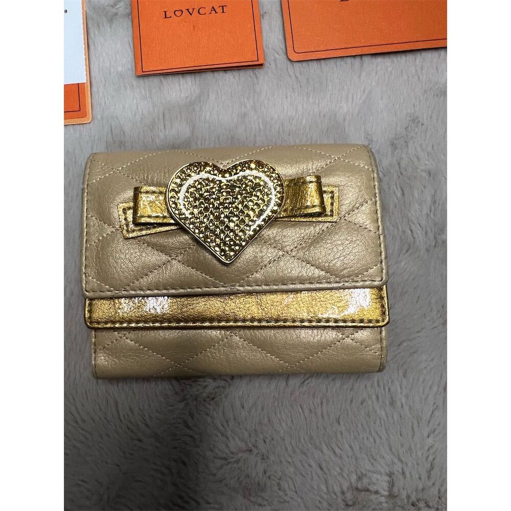 Lovcat Paris Women's Gold Leather Trifold Wallet with Heart Design - Picture 2 of 14